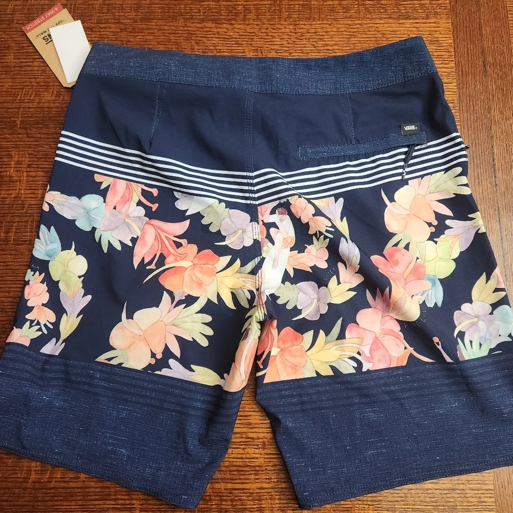 Vans Off The Wall swim Board Shorts Blue hawaiian Size 30 Mens NWT 8 inch inseam